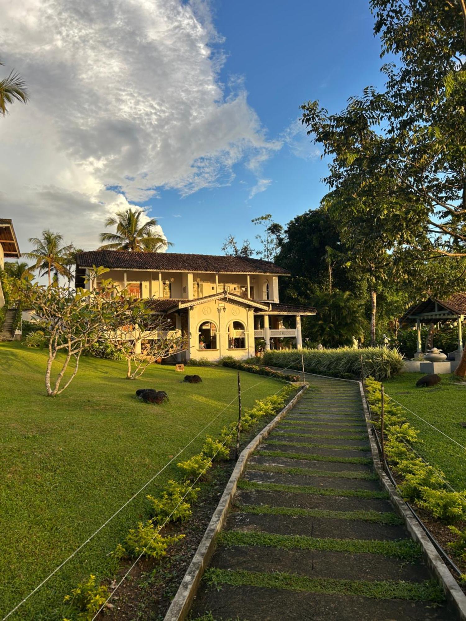 Villa Kubura Hikkaduwa Exterior foto